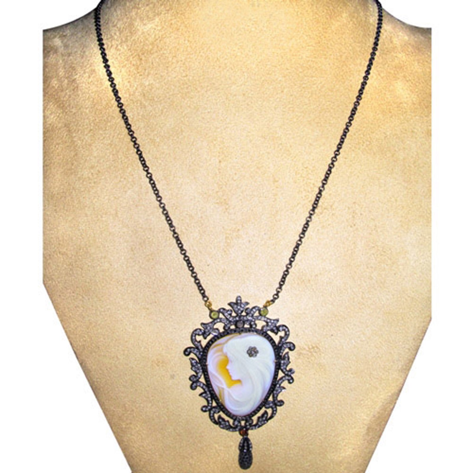 Cameo carving diamond vintage chain necklace