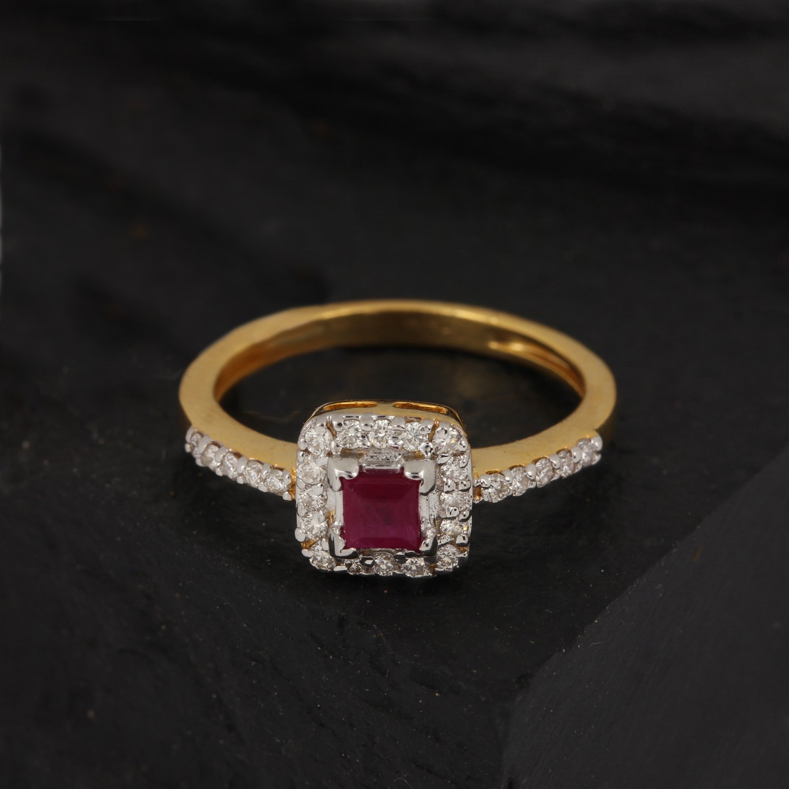 Gold Ring With Diamond And Ruby