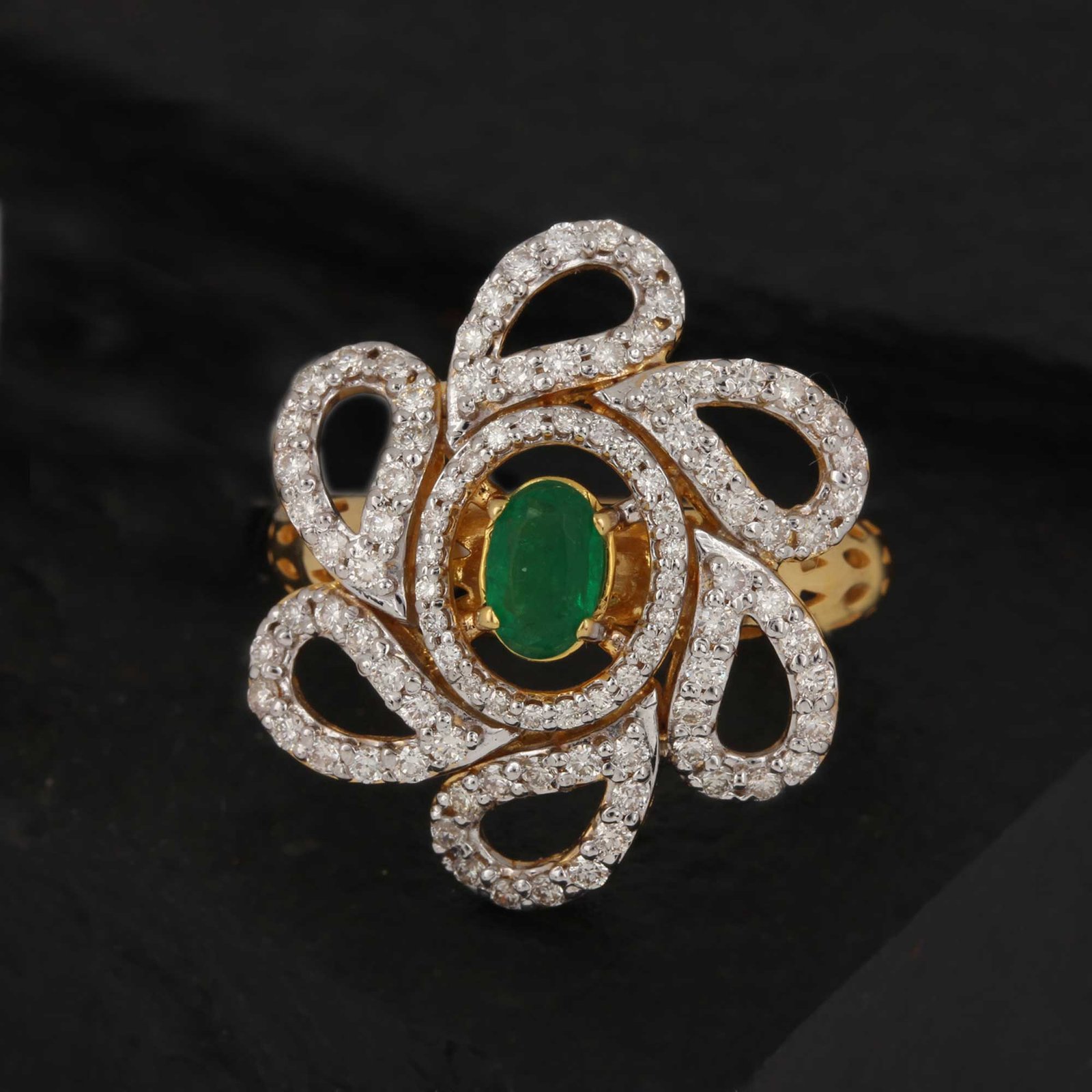 Gold Ring With Diamond And Emerald