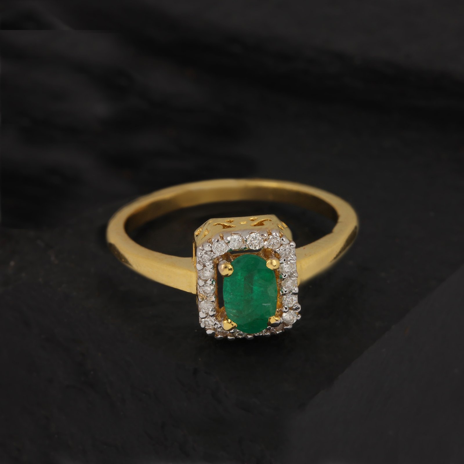 Diamond Ring With Emerald